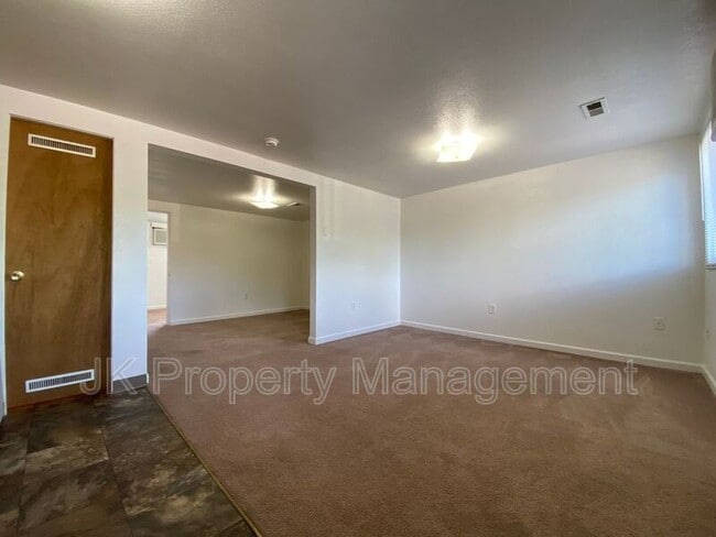Building Photo - 4000 Ella Ave