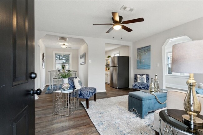 Primary Photo - Renovated home in Heart of Hampton Roads