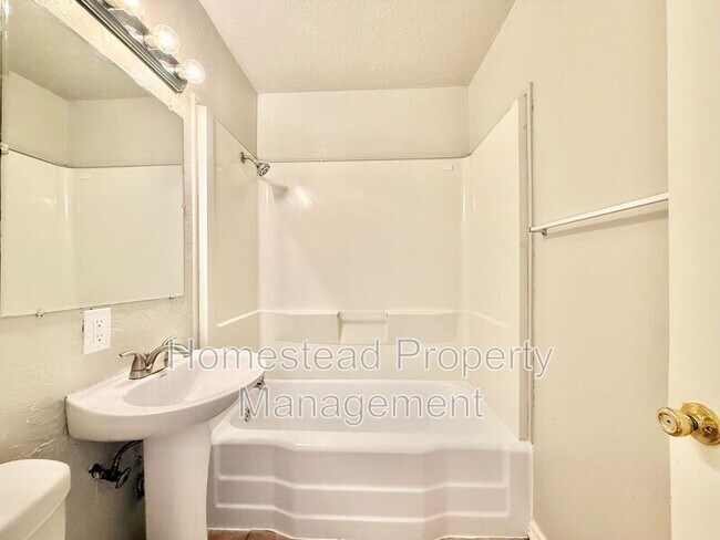 Building Photo - 2744 SW 64th St
