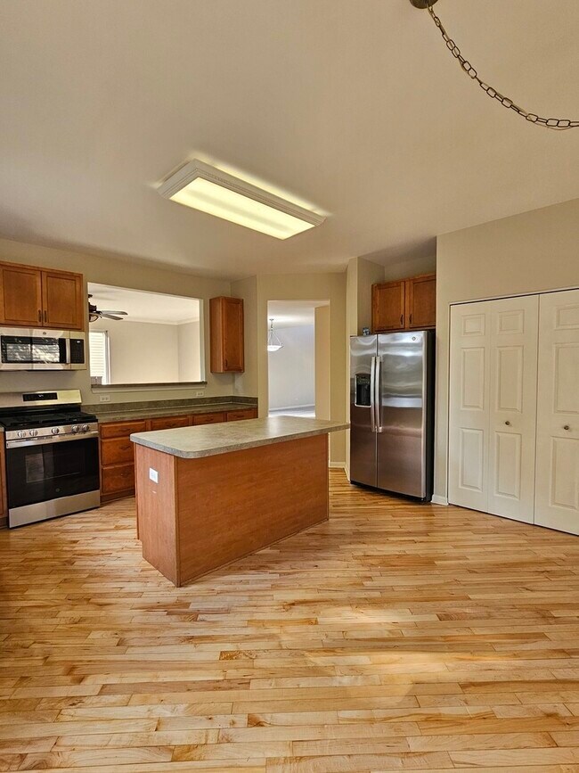 Building Photo - 1136 Larkspur Ct