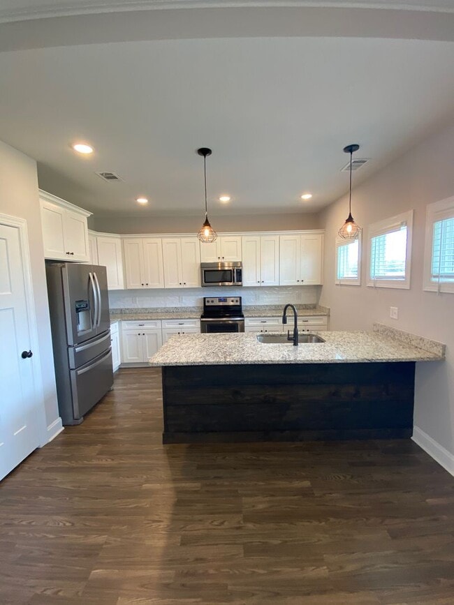 Building Photo - 109 Cascades Ct