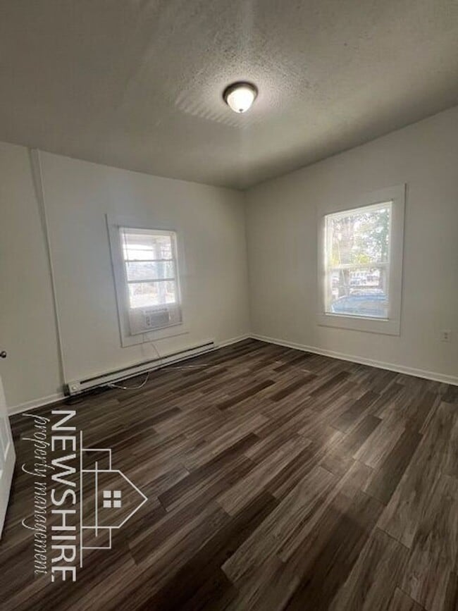 Building Photo - 458 Arch St