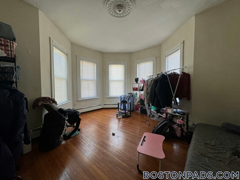 Building Photo - 140 Calumet St