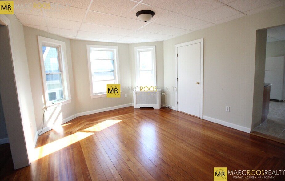 Building Photo - 14 Dow St