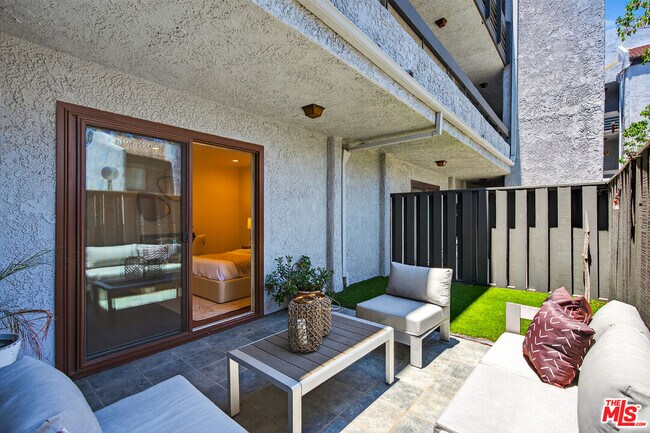 Building Photo - 1920 Pandora Ave