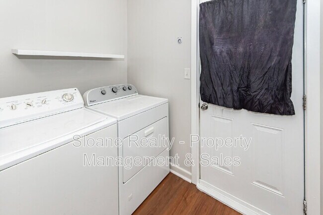 Building Photo - 1520 N Avalon Cir