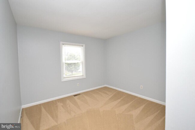 Building Photo - 7017 Lombard Ln