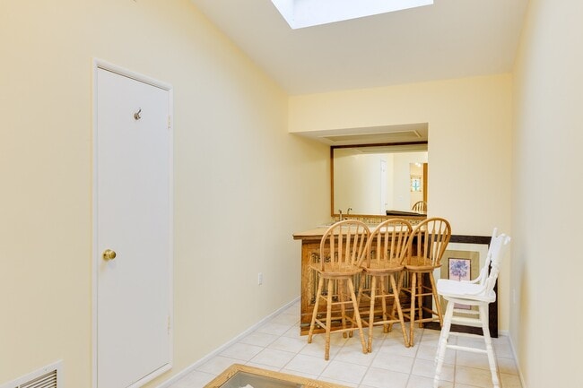 Building Photo - Spacious 3BR / 2BA Single-Story Pool Home in Granada Hills