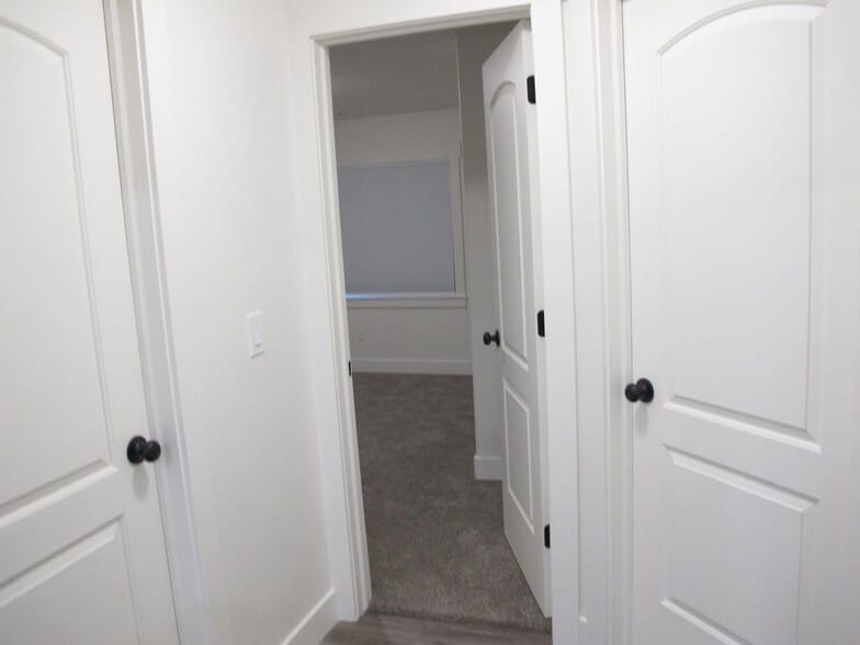 Building Photo - 2037 Bridle Cir