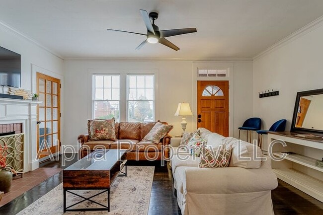 Building Photo - 710 Augusta St