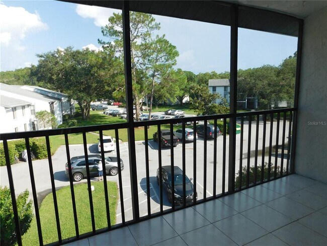 Building Photo - 1308 Pine Ridge Cir E