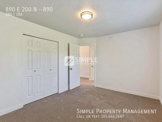 Building Photo - 890 E 200 N