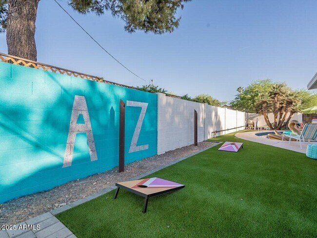 Building Photo - 3302 E Turquoise Ave