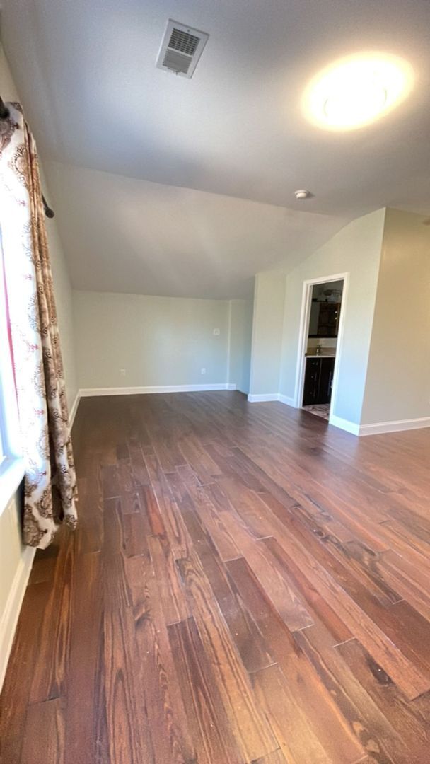 Building Photo - Rare Opportunity on nearly 3 acres!