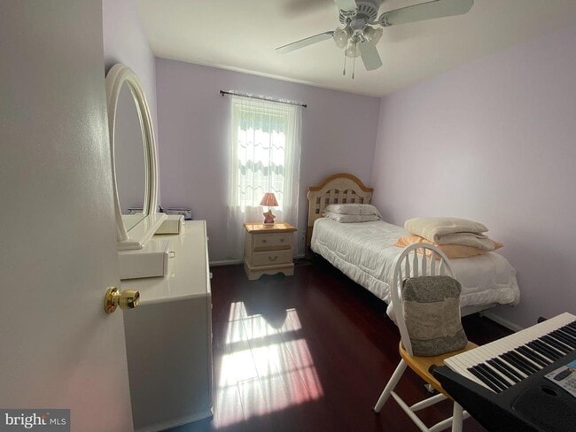 Building Photo - 8207 Stationhouse Ct