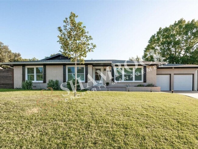 Building Photo - Beautifully Updated 3/2 Home in Prime Location