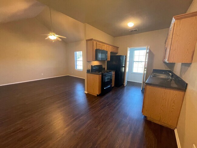 Building Photo - 105-107 Sunburst Court