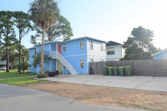 Building Photo - 725 7th Ave N
