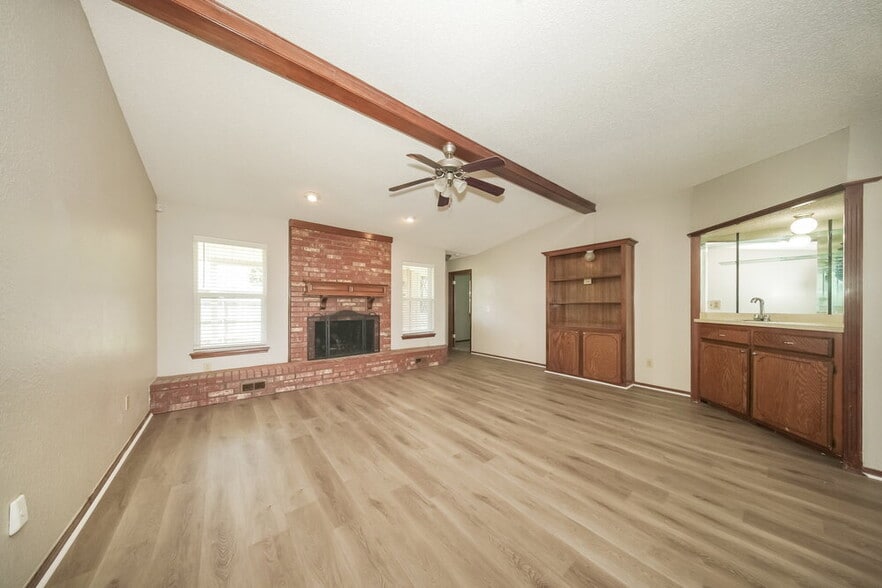 Building Photo - 12913 S Drexel Ave