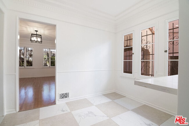 Building Photo - 1040 S Alfred St