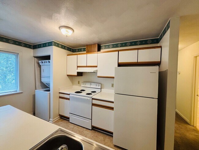 Building Photo - 400J Berryfield Lane