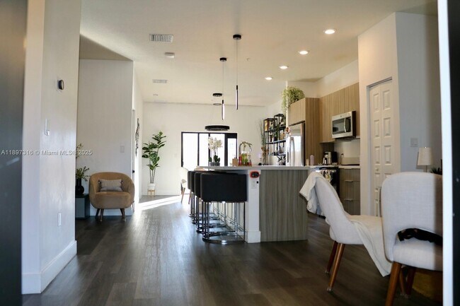 Building Photo - 7819 NW 104th Ave