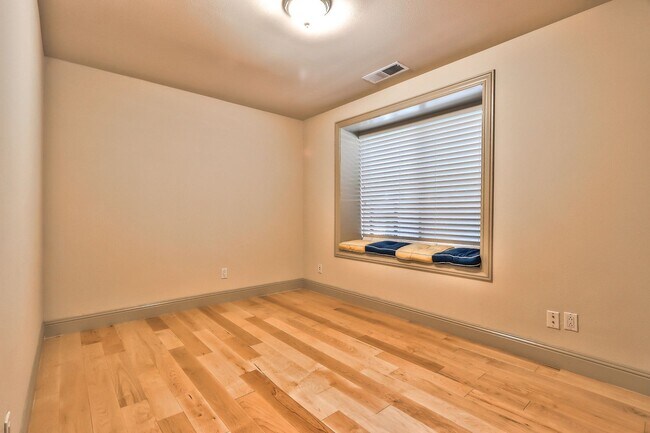 Building Photo - Saratoga 5 Bedrooms with Free Electricity from Solar System