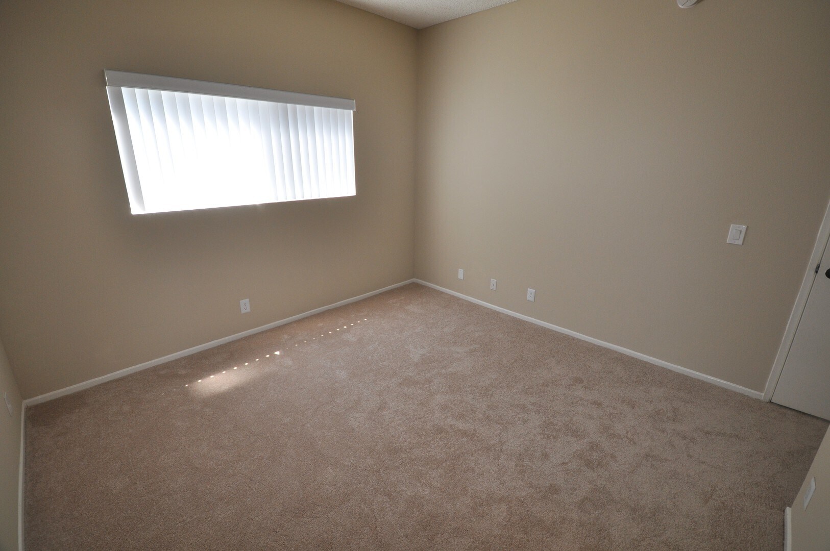 Building Photo - 11315 Moorpark St