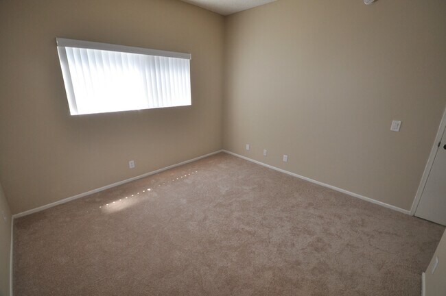 Building Photo - 11315 Moorpark St