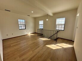 Building Photo - 1747 E 2nd St