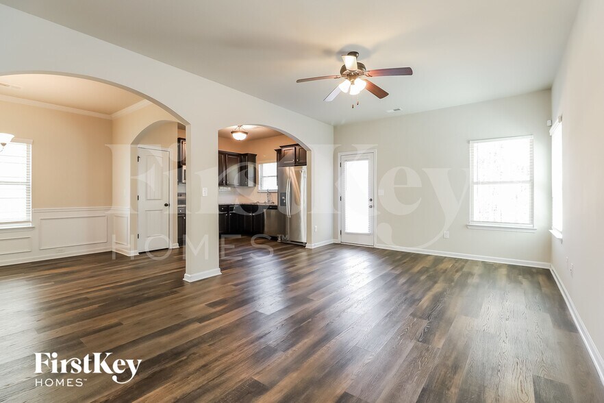 Building Photo - 5768 Woodside Crossing