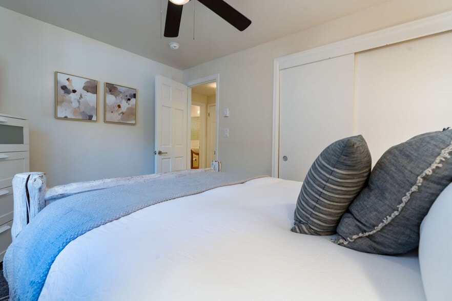 Building Photo - 940 Waters Ave