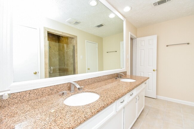 Building Photo - 2835 Pepperwood Dr