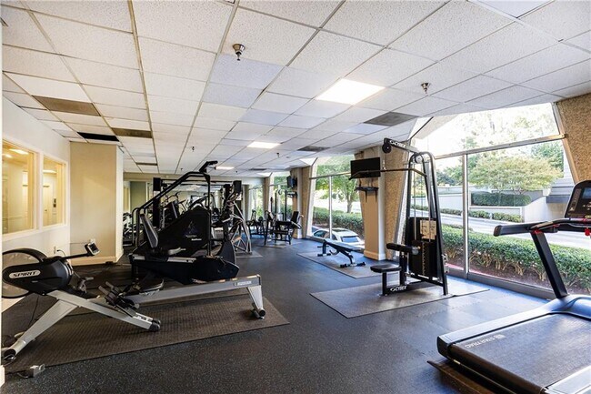 Building Photo - 2479 Peachtree Rd NE