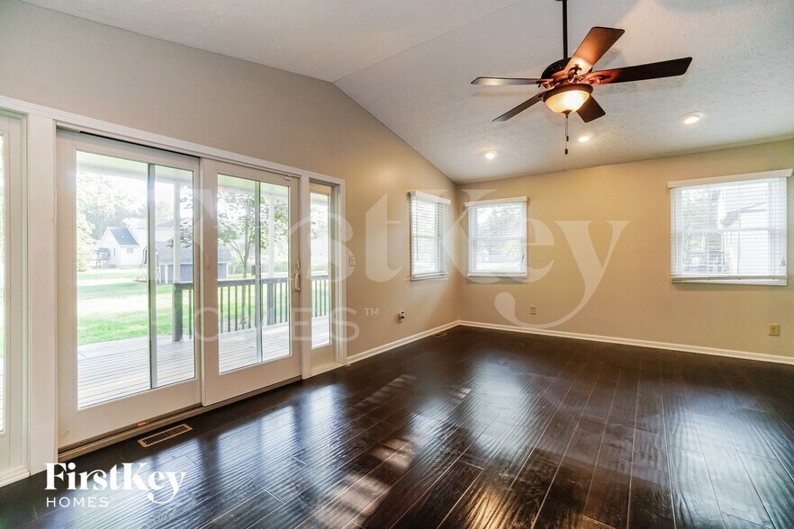 Building Photo - 284 Bristol Dr SW