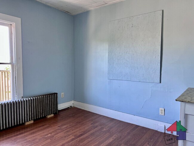 Building Photo - 88 Buell St