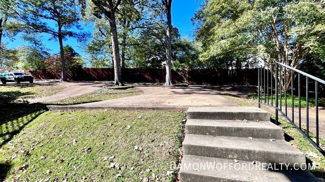 Building Photo - 1707 Pine St