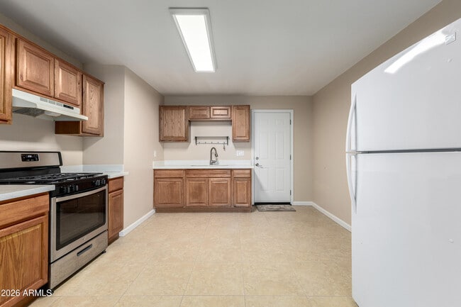 Building Photo - 12817 W Cottonwood St