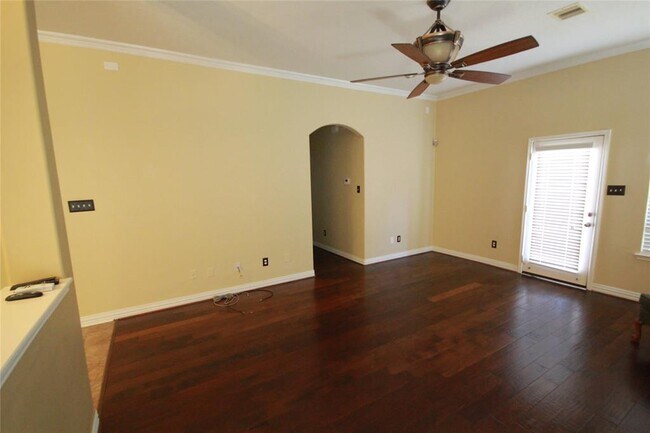 Building Photo - 1306 Colonial Manor Dr