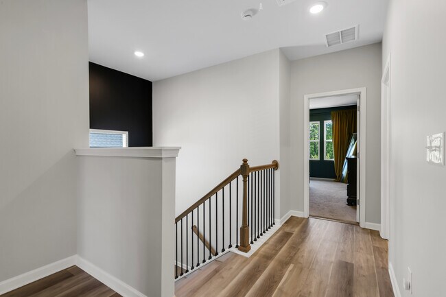 Building Photo - 3450 Sycamore Dr