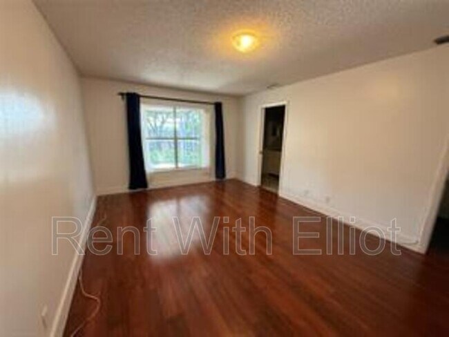 Building Photo - 2633 Bogota Ave