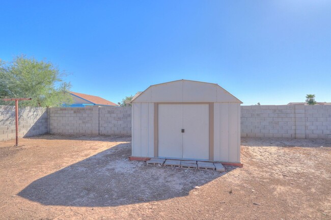 Building Photo - 3 Bedroom House with large yard Arizona City