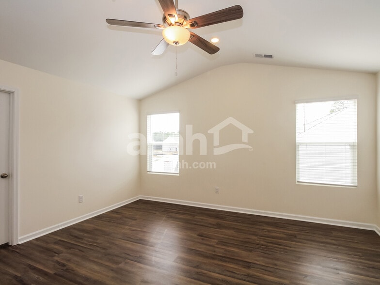 Building Photo - 1393 John Swann St