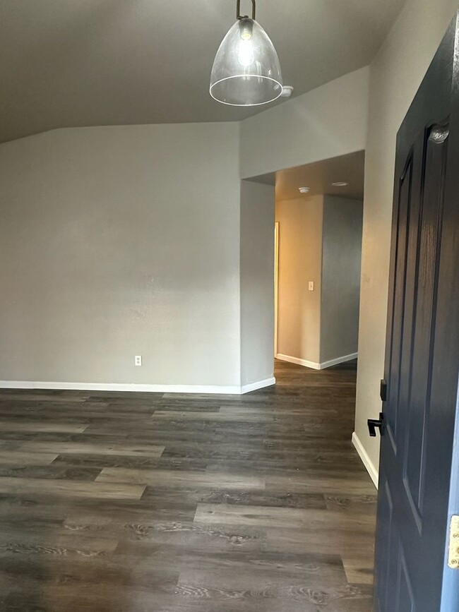 Building Photo - 4106 W Prospect Ave