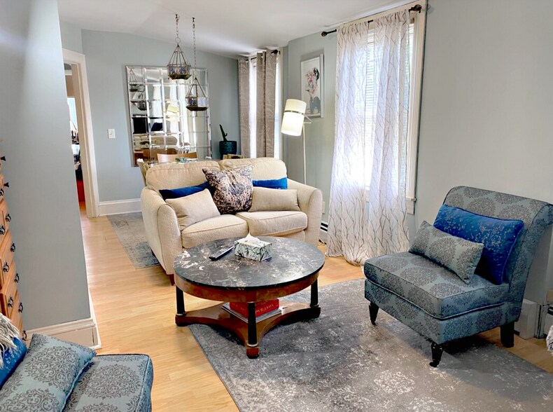 Building Photo - 619 Smith St