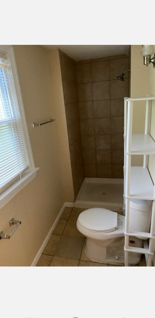 Building Photo - BIG 3 Bedroom House For Rent