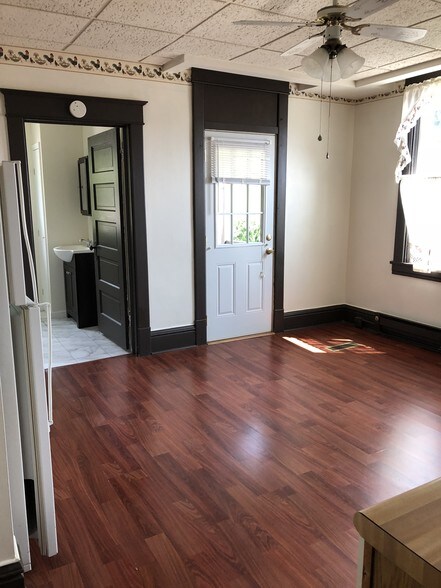 Primary Photo - 814 Marshall St