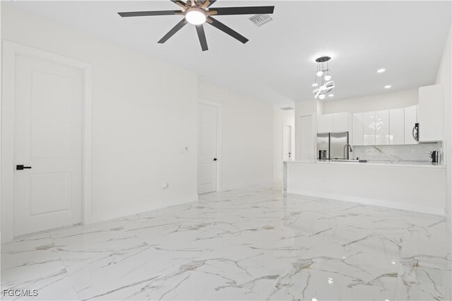 Building Photo - 428 Petite Ave