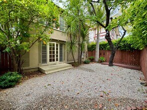 Building Photo - Charming Large 1 Bed with a Huge Private Patio
