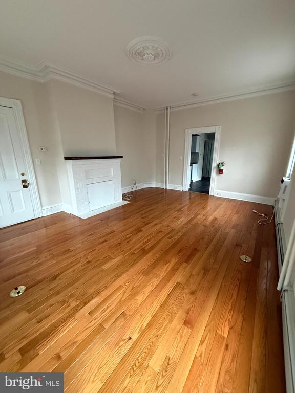 Building Photo - 14 E Broad St